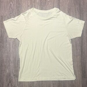 ALO Yoga Men's Light Cream Short Sleeve Tee